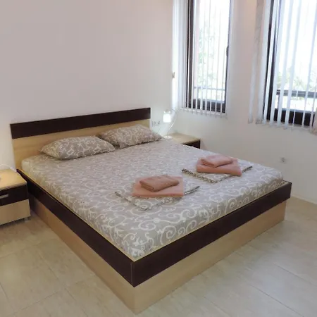 Elena's In Kavatsi Area סוזופול